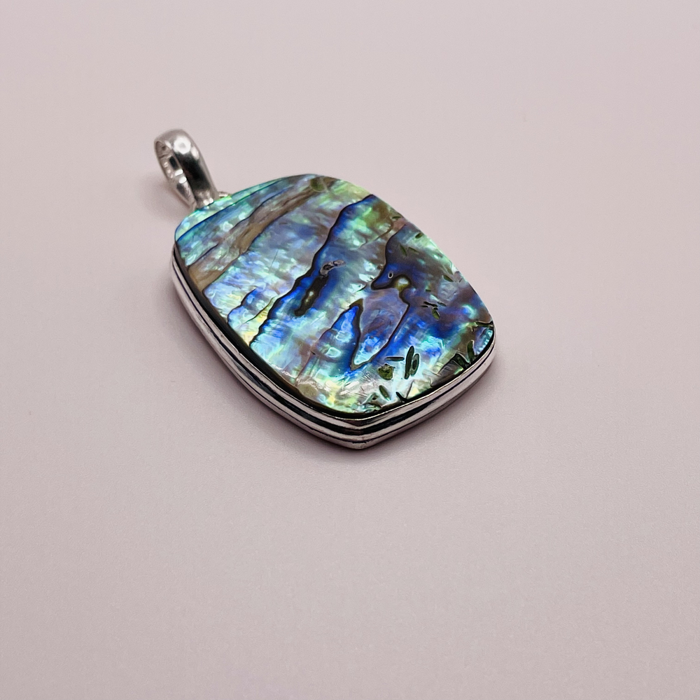 El Nido Lilu Abalone Pendant